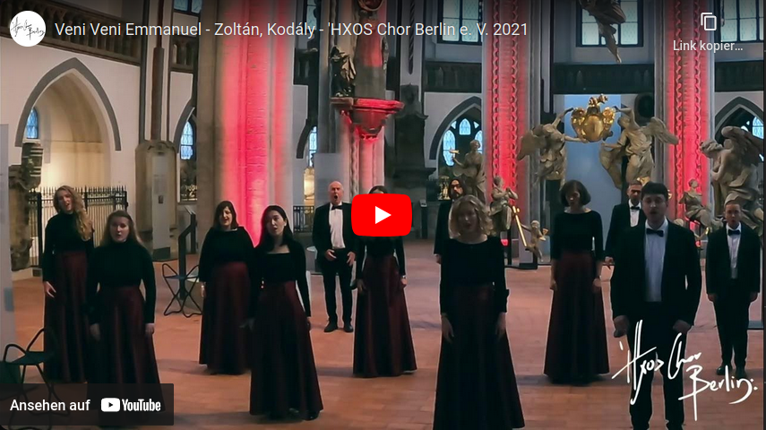Der HXOS Chor singt im Museum der Nikolaikirche Berlin.